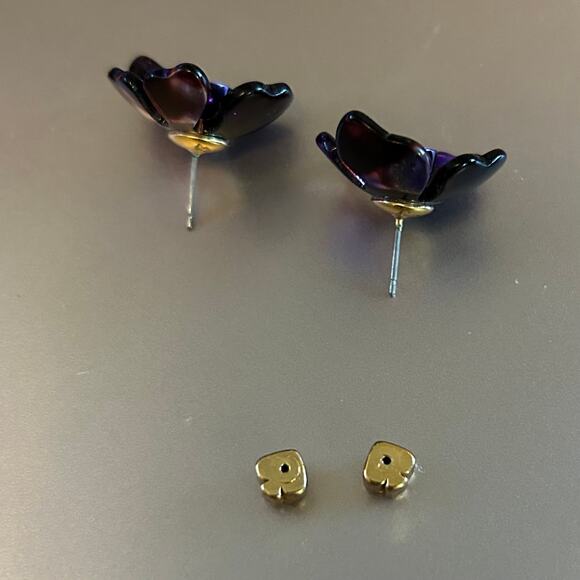 Pre-Owned Kate Spade gold tone purple crystal flower stud earrings - Picture 3 of 5